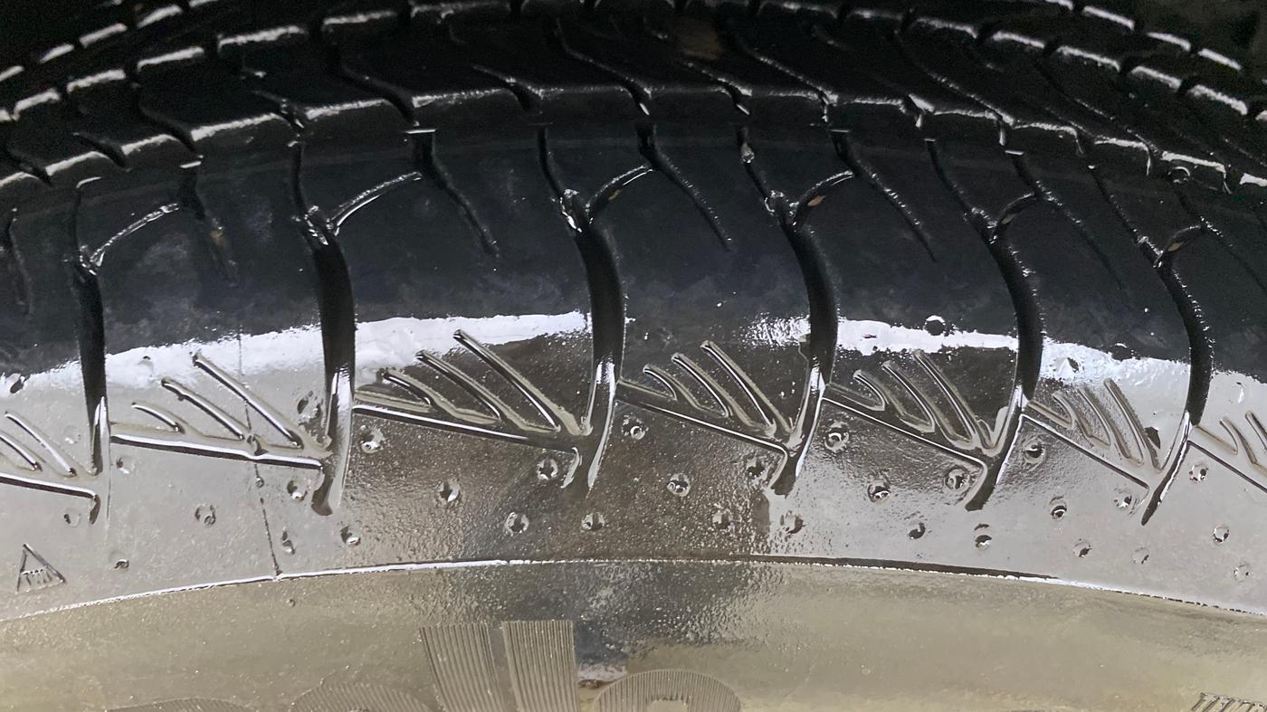 2024 Maruti Grand Vitara ALPHA PLUS HYBRID ECVT, Hybrid, Automatic, 9,618 km, Right Front Tyre Tread