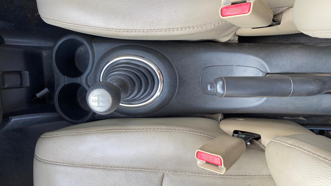 2013 Honda Brio S MT, CNG, Manual, 90,978 km, Gear Lever