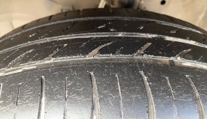 2013 Honda Brio S MT, CNG, Manual, 90,978 km, Left Front Tyre Tread