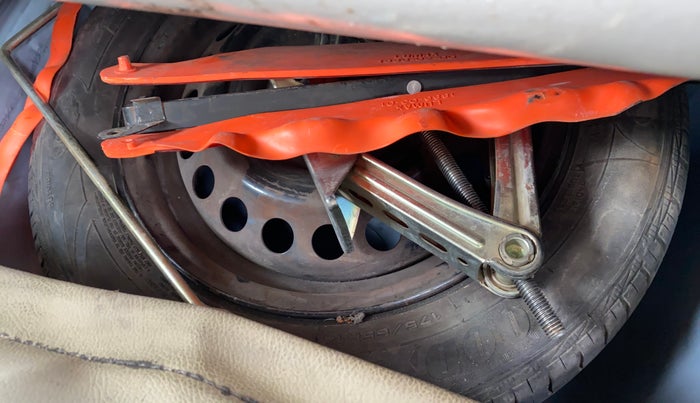 2013 Honda Brio S MT, CNG, Manual, 90,978 km, Spare Tyre