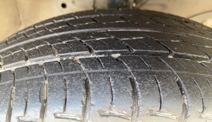 2013 Honda Brio S MT, CNG, Manual, 90,978 km, Right Front Tyre Tread