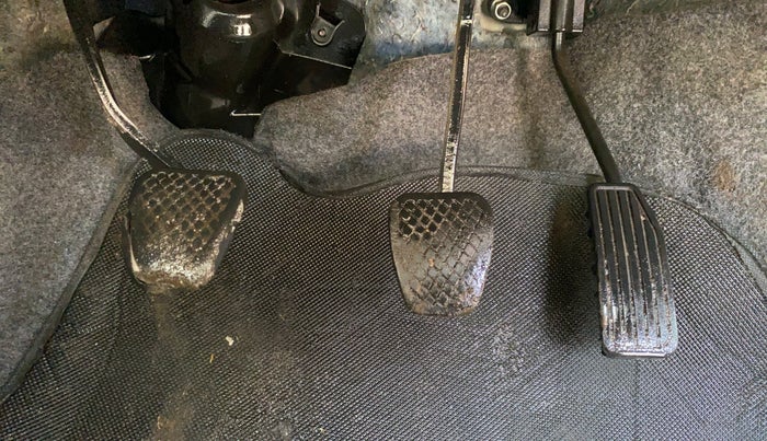 2013 Honda Brio S MT, CNG, Manual, 90,978 km, Pedals