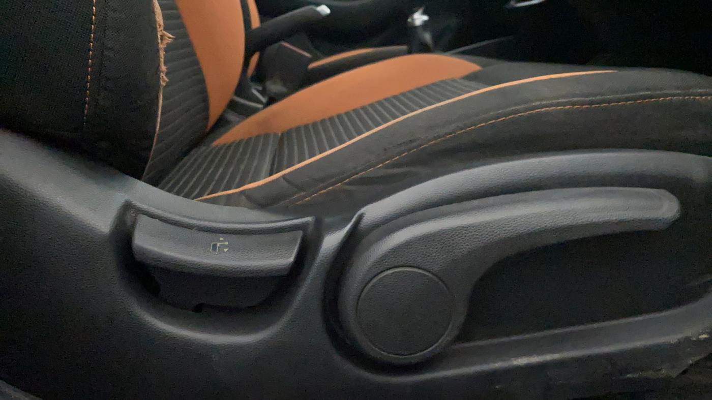 2017 Hyundai i20 Active 1.2 SX, Petrol, Manual, 92,012 km, Driver Side Adjustment Panel