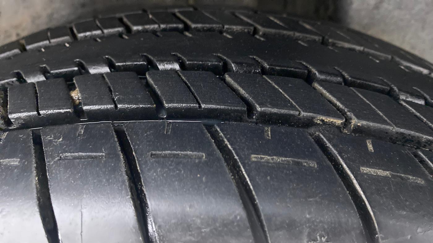 2011 Toyota Etios V, Petrol, Manual, 1,06,360 km, Left Rear Tyre Tread