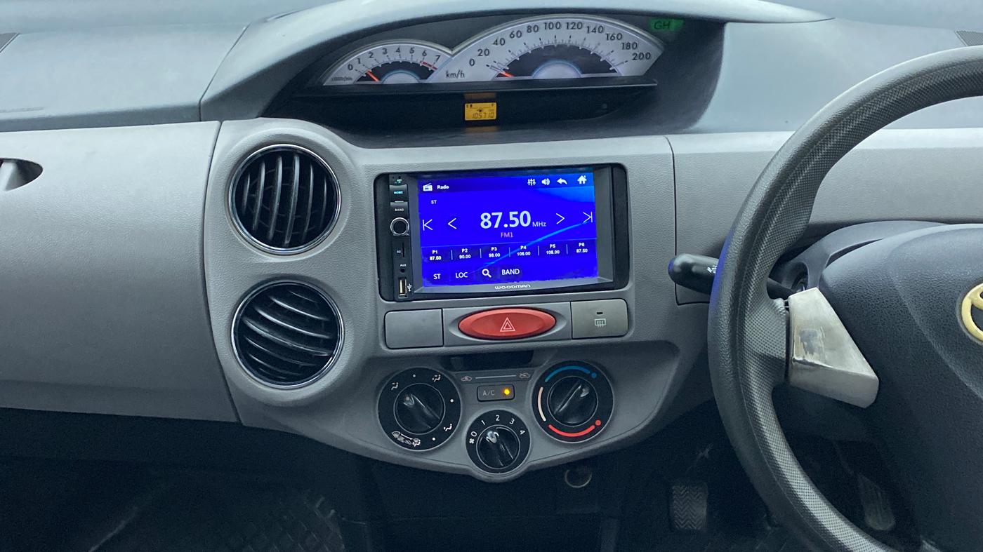 2011 Toyota Etios V, Petrol, Manual, 1,06,360 km, Air Conditioner