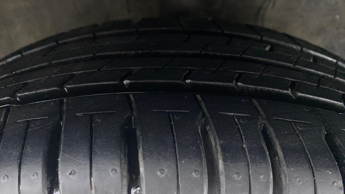 2011 Toyota Etios V, Petrol, Manual, 1,06,360 km, Right Front Tyre Tread