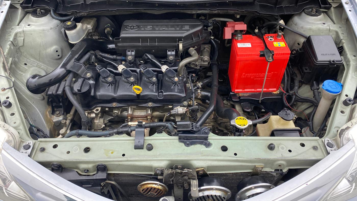2011 Toyota Etios V, Petrol, Manual, 1,06,360 km, Open Bonet