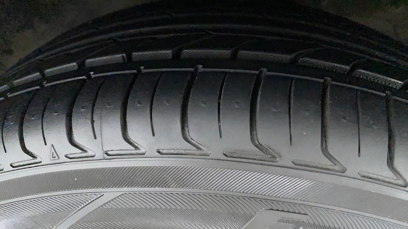 2018 Ford FREESTYLE TITANIUM PLUS 1.2 PETROL, Petrol, Manual, 33,256 km, Right Front Tyre Tread