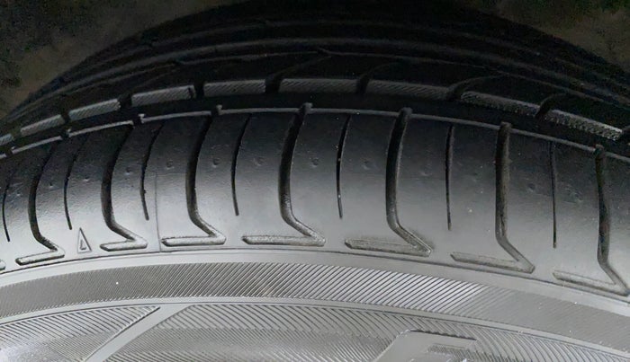 2018 Ford FREESTYLE TITANIUM PLUS 1.2 PETROL, Petrol, Manual, 33,256 km, Right Front Tyre Tread