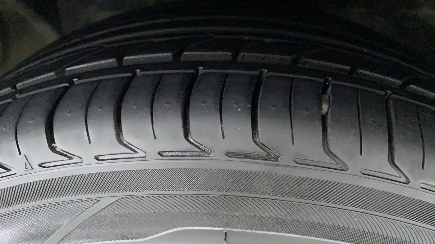 2018 Ford FREESTYLE TITANIUM PLUS 1.2 PETROL, Petrol, Manual, 33,256 km, Left Front Tyre Tread