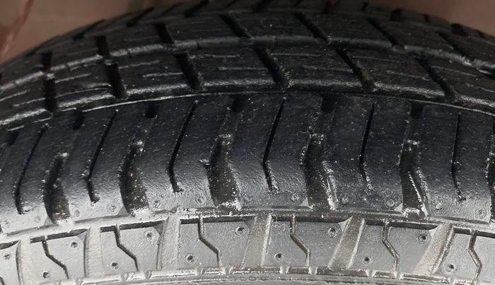 2015 Maruti Alto 800 LXI, Petrol, Manual, 24,378 km, Right Front Tyre Tread