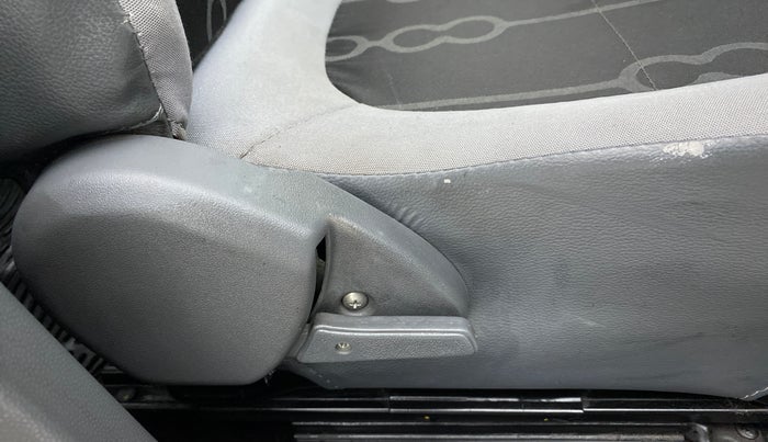 2015 Maruti Alto 800 LXI, Petrol, Manual, 24,378 km, Driver Side Adjustment Panel