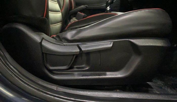 2023 Hyundai NEW I20 ASTA 1.2 MT, Petrol, Manual, 43,230 km, Driver Side Adjustment Panel