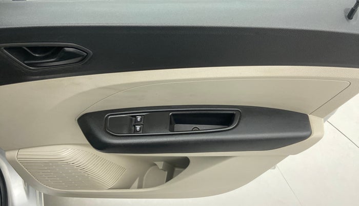 2020 Renault TRIBER 1.0 RXL PETROL, Petrol, Manual, 8,118 km, Driver Side Door Panels Control