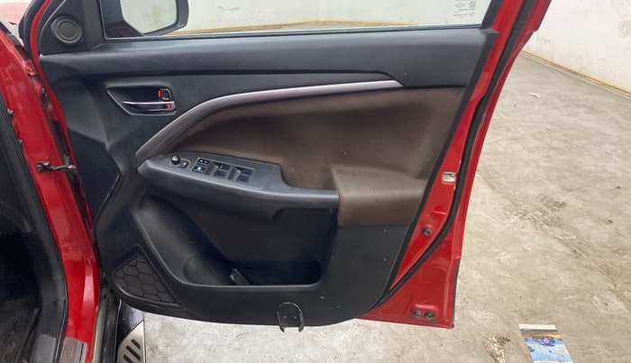 2023 Maruti BREZZA ZXI + SMART HYBRID DUAL TONE, Petrol, Manual, 39,742 km, Driver Side Door Panels Control