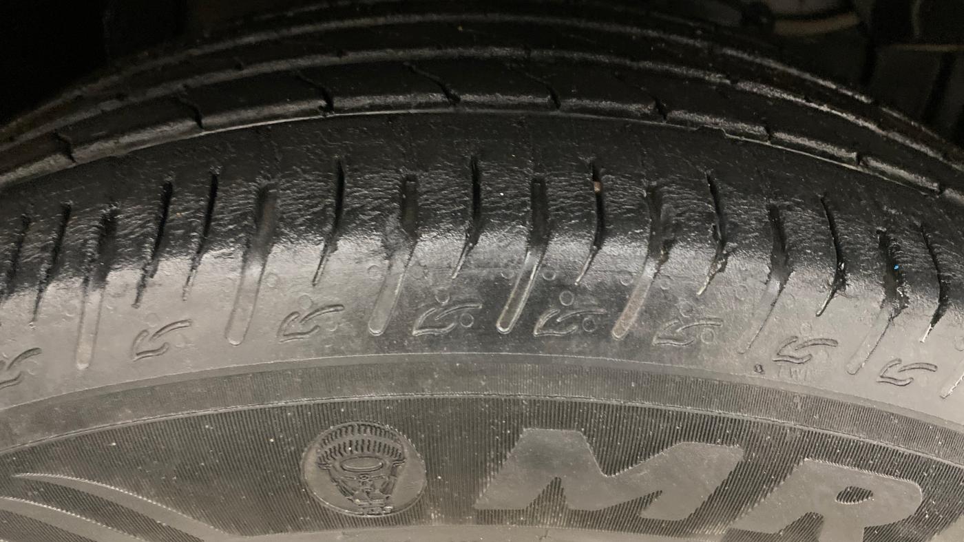 2023 Maruti BREZZA ZXI + SMART HYBRID DUAL TONE, Petrol, Manual, 39,742 km, Right Front Tyre Tread