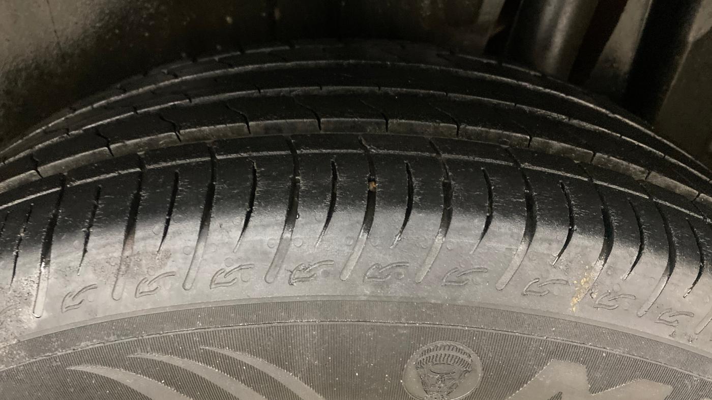 2023 Maruti BREZZA ZXI + SMART HYBRID DUAL TONE, Petrol, Manual, 39,742 km, Left Rear Tyre Tread