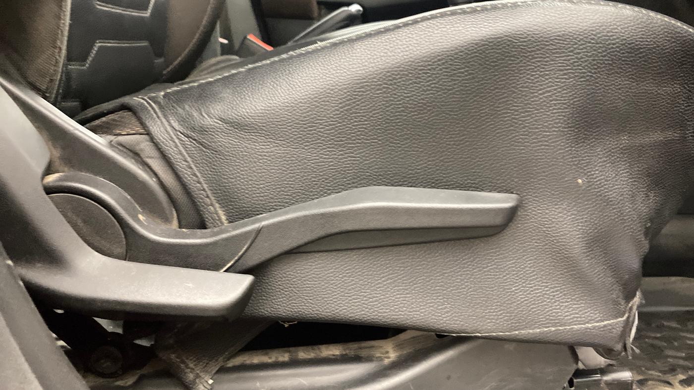 2023 Maruti BREZZA ZXI + SMART HYBRID DUAL TONE, Petrol, Manual, 39,742 km, Driver Side Adjustment Panel