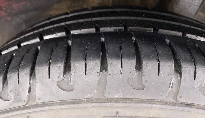 2018 Hyundai Grand i10 SPORTZ (O) 1.2 AT VTVT, Petrol, Automatic, 15,454 km, Left Rear Tyre Tread