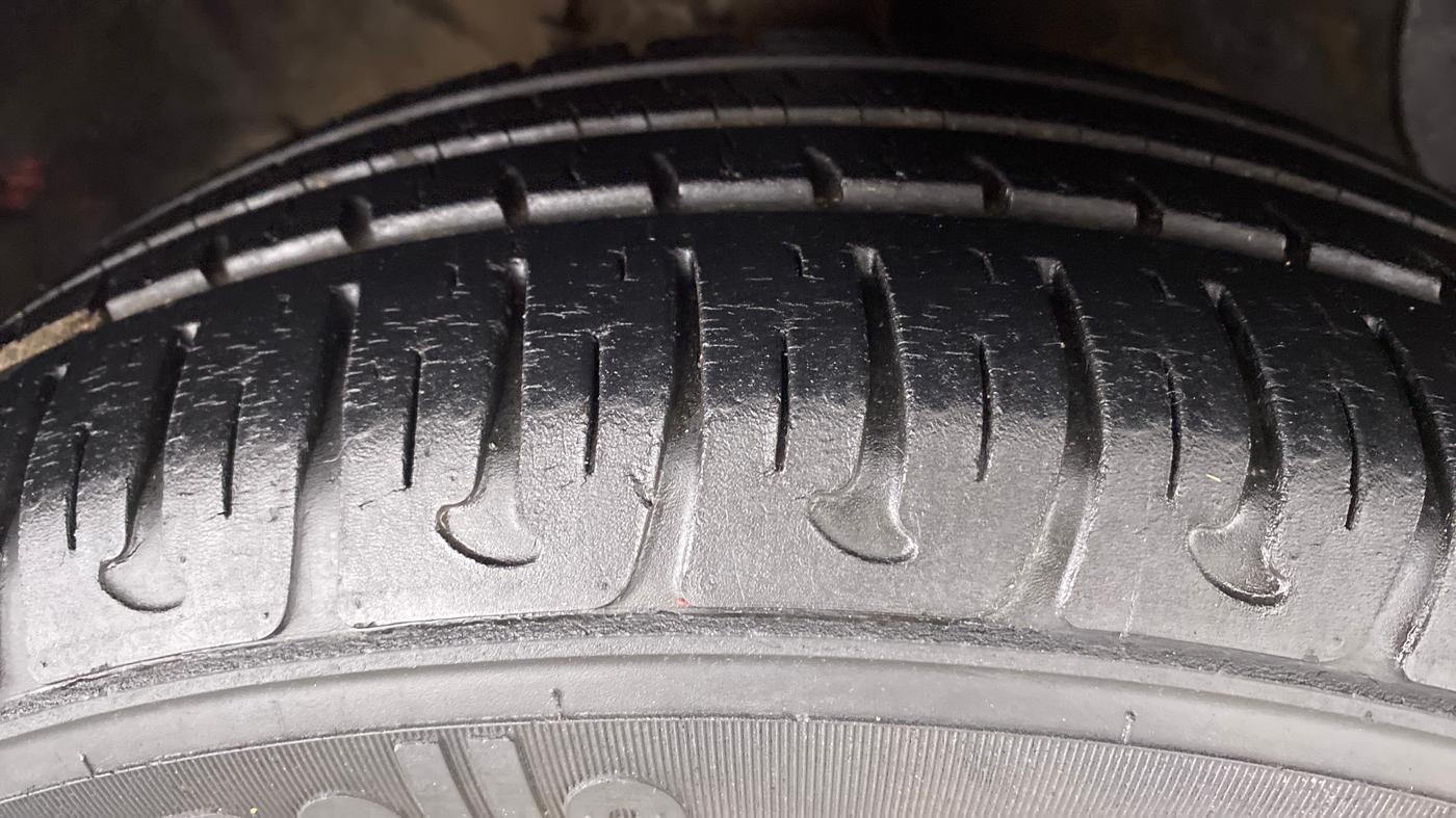 2018 Hyundai Grand i10 SPORTZ (O) 1.2 AT VTVT, Petrol, Automatic, 15,454 km, Right Front Tyre Tread