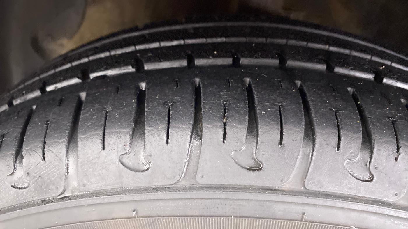 2018 Hyundai Grand i10 SPORTZ (O) 1.2 AT VTVT, Petrol, Automatic, 15,454 km, Left Front Tyre Tread