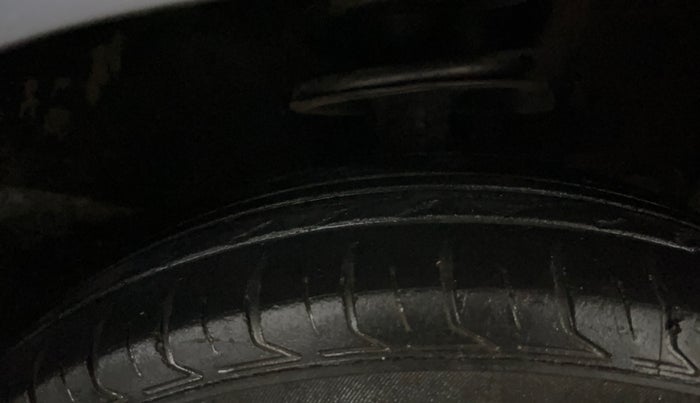 2014 Maruti Ritz VXI, Petrol, Manual, 72,014 km, Right Front Tyre Tread