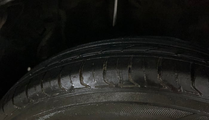 2014 Maruti Ritz VXI, Petrol, Manual, 72,014 km, Right Rear Tyre Tread
