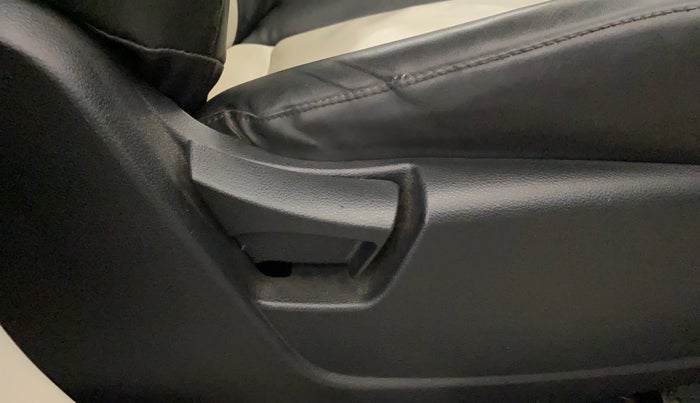 2022 Mahindra XUV300 W6 1.2 PETROL AMT, Petrol, Automatic, 35,398 km, Driver Side Adjustment Panel