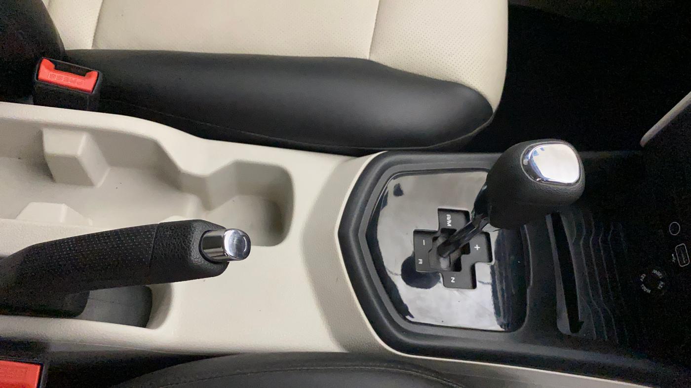 2022 Mahindra XUV300 W6 1.2 PETROL AMT, Petrol, Automatic, 35,457 km, Gear Lever