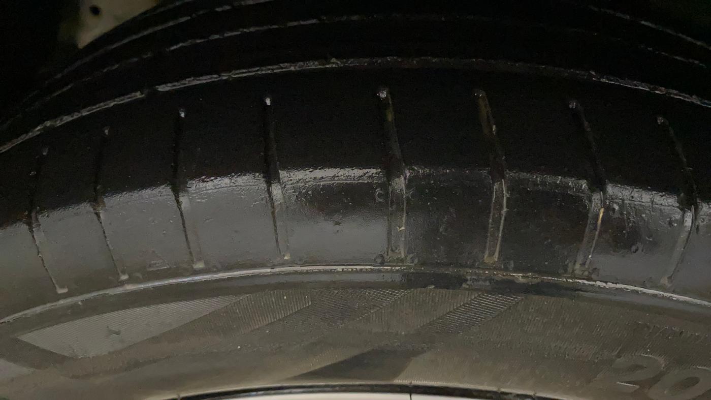 2022 Mahindra XUV300 W6 1.2 PETROL AMT, Petrol, Automatic, 35,457 km, Left Front Tyre Tread