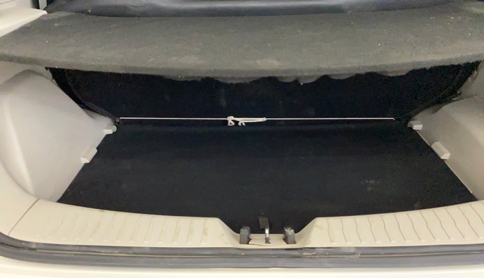 2022 Mahindra XUV300 W6 1.2 PETROL AMT, Petrol, Automatic, 35,398 km, Boot Inside