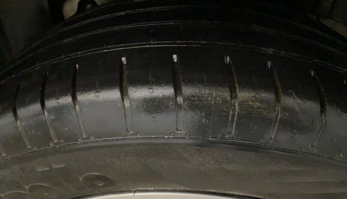 2022 Mahindra XUV300 W6 1.2 PETROL AMT, Petrol, Automatic, 35,398 km, Left Rear Tyre Tread