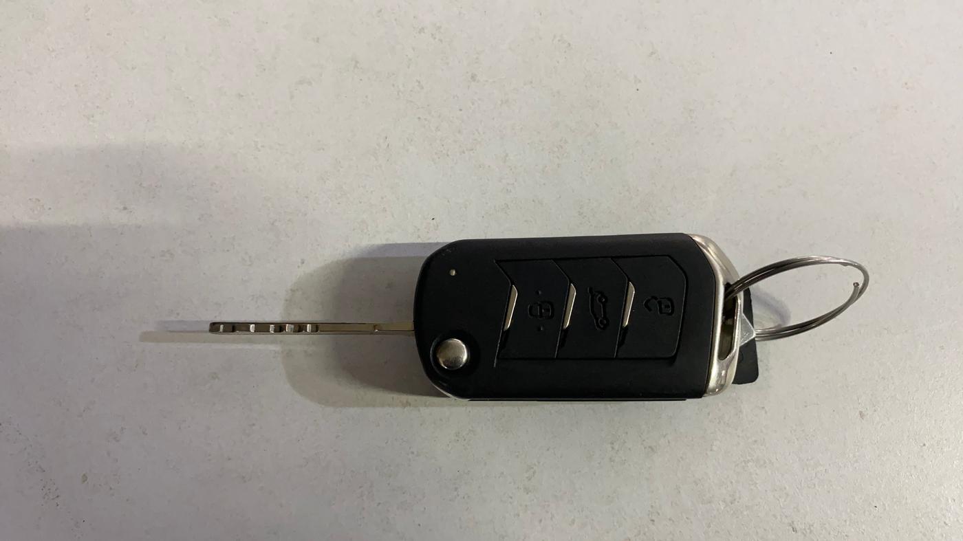 2022 Mahindra XUV300 W6 1.2 PETROL AMT, Petrol, Automatic, 35,457 km, Key Close Up