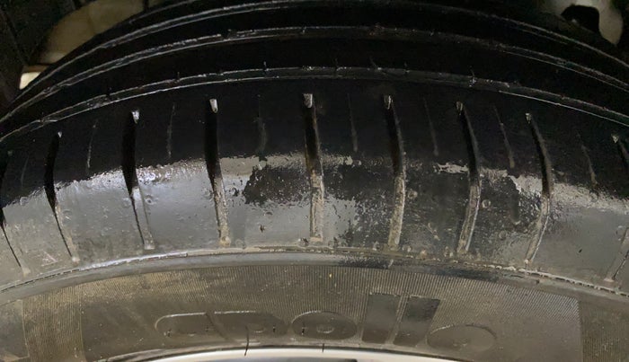 2022 Mahindra XUV300 W6 1.2 PETROL AMT, Petrol, Automatic, 35,398 km, Right Rear Tyre Tread