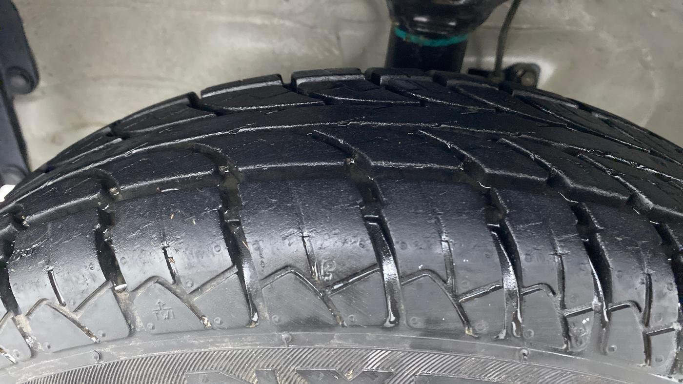 2014 Maruti Wagon R 1.0 LXI, Petrol, Manual, 2,060 km, Left Front Tyre Tread