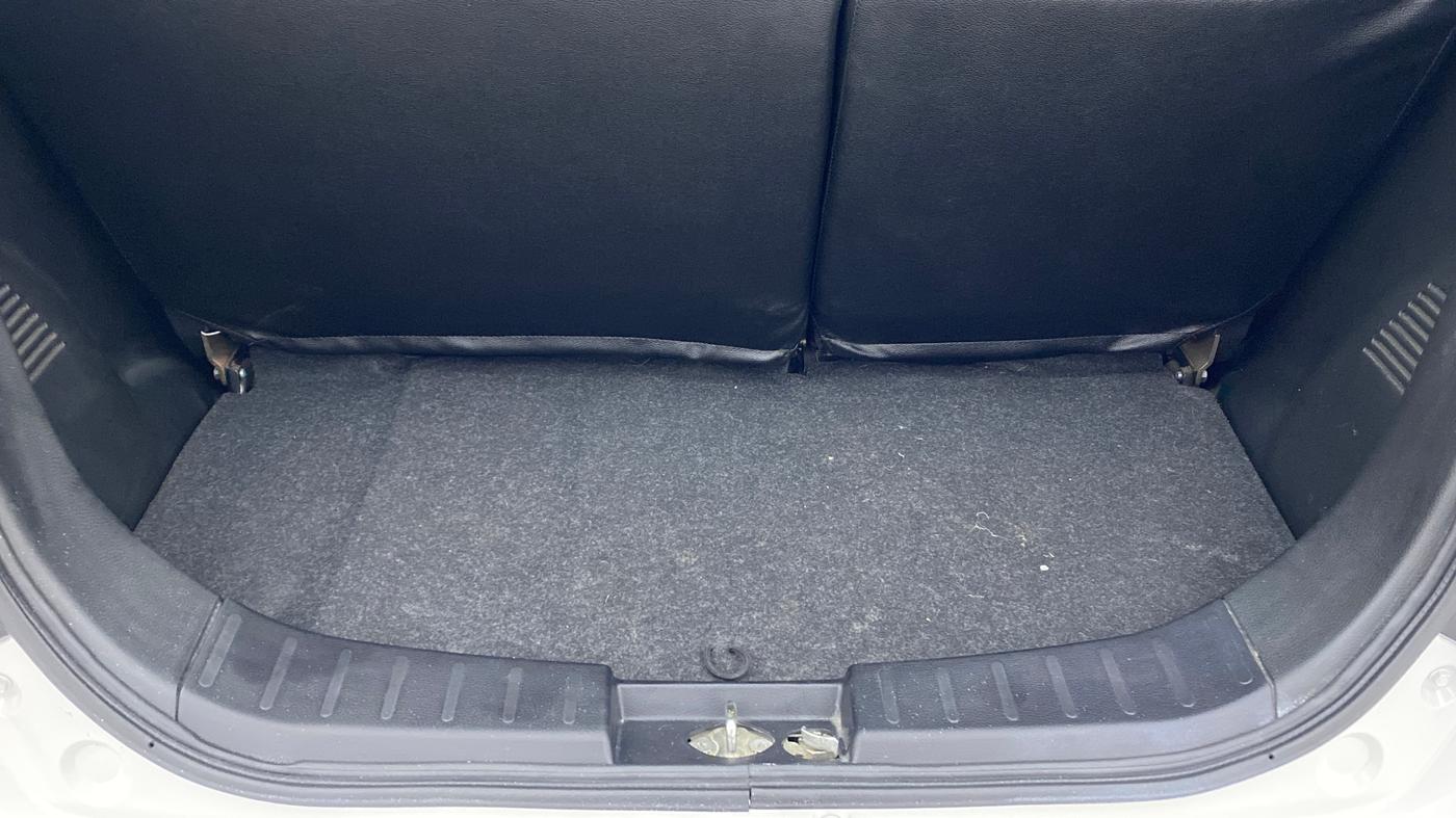 2014 Maruti Wagon R 1.0 LXI, Petrol, Manual, 2,060 km, Boot Inside