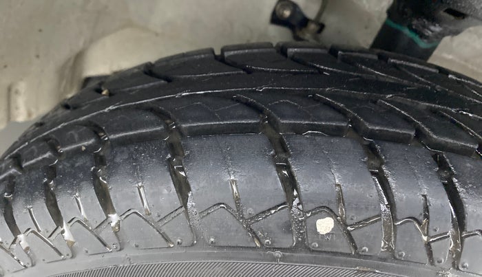 2014 Maruti Wagon R 1.0 LXI, Petrol, Manual, 2,060 km, Right Front Tyre Tread