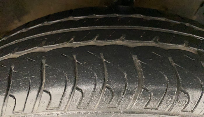 2016 Maruti Swift VXI, Petrol, Manual, 20,469 km, Right Front Tyre Tread