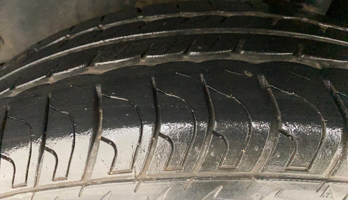 2016 Maruti Swift VXI, Petrol, Manual, 20,469 km, Left Rear Tyre Tread