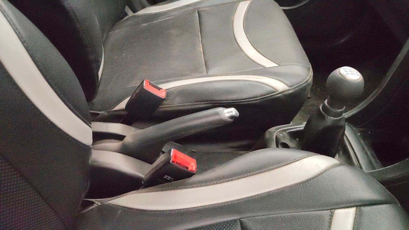 2014 Maruti Swift VXI, Petrol, Manual, 88,236 km, Gear Lever