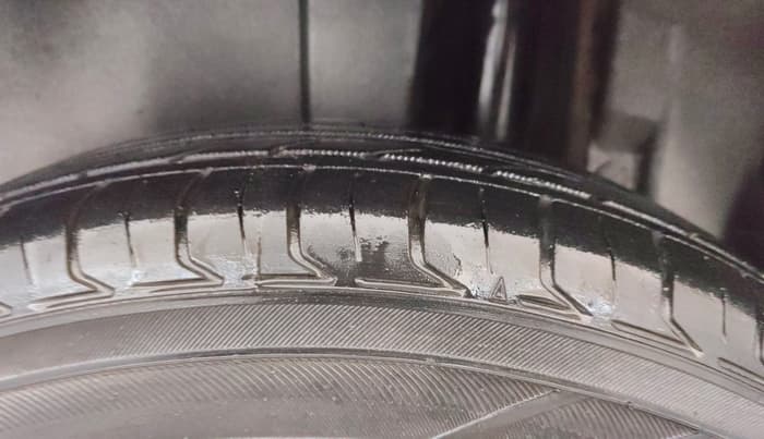 2014 Maruti Swift VXI, Petrol, Manual, 88,236 km, Left Rear Tyre Tread