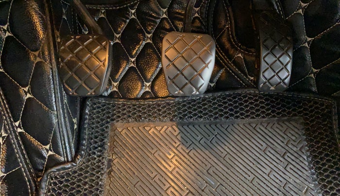 2017 Skoda Rapid STYLE 1.6 MPI, Petrol, Manual, 1,26,040 km, Pedals