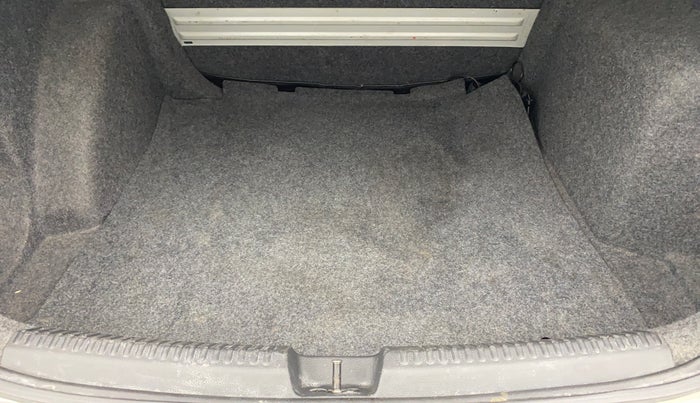 2017 Skoda Rapid STYLE 1.6 MPI, Petrol, Manual, 1,26,040 km, Boot Inside