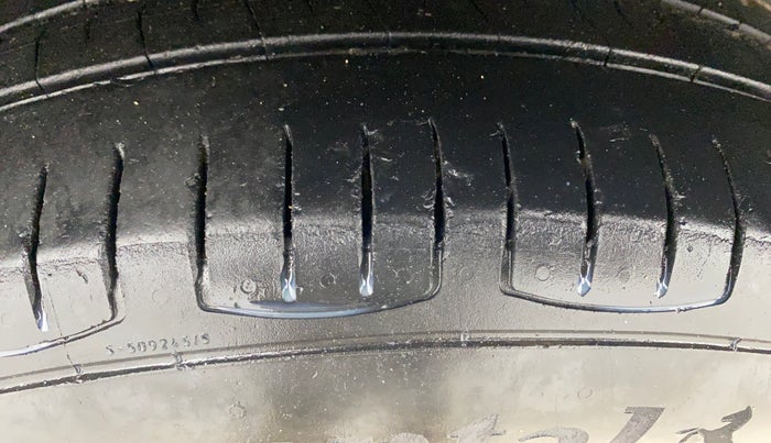 2017 Skoda Rapid STYLE 1.6 MPI, Petrol, Manual, 1,26,040 km, Right Rear Tyre Tread