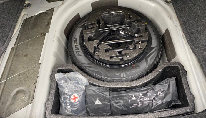 2017 Skoda Rapid STYLE 1.6 MPI, Petrol, Manual, 1,26,040 km, Spare Tyre