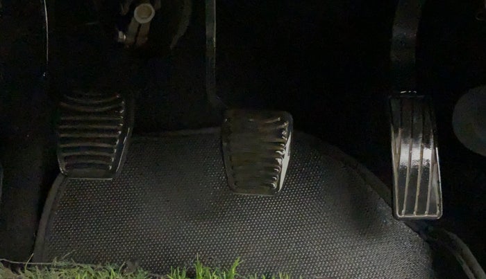 2018 Mahindra Kuv100 K2 TRIP CNG, CNG, Manual, 89,617 km, Pedals