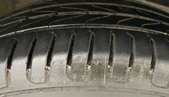 2018 Mahindra Kuv100 K2 TRIP CNG, CNG, Manual, 89,617 km, Right Front Tyre Tread