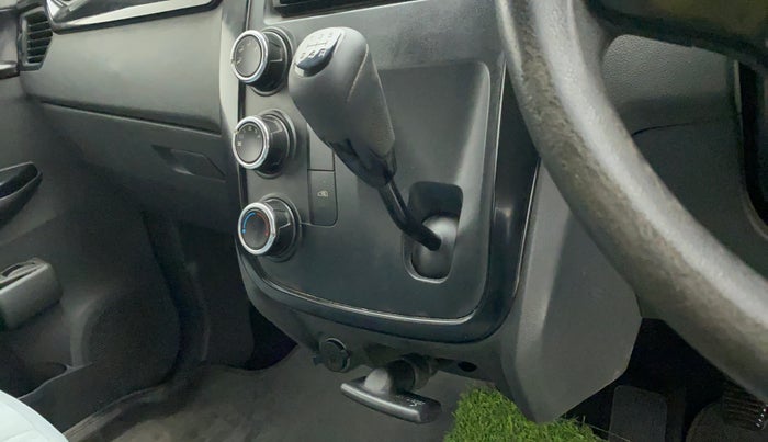 2018 Mahindra Kuv100 K2 TRIP CNG, CNG, Manual, 89,617 km, Gear Lever