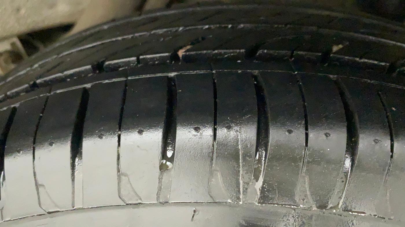 2018 Mahindra Kuv100 K2 TRIP CNG, CNG, Manual, 89,617 km, Left Rear Tyre Tread