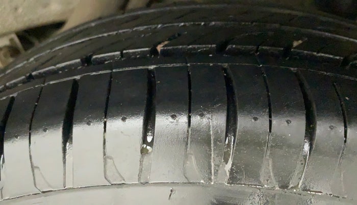 2018 Mahindra Kuv100 K2 TRIP CNG, CNG, Manual, 89,617 km, Left Rear Tyre Tread